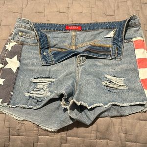 Guess Size 31 Flag shorts